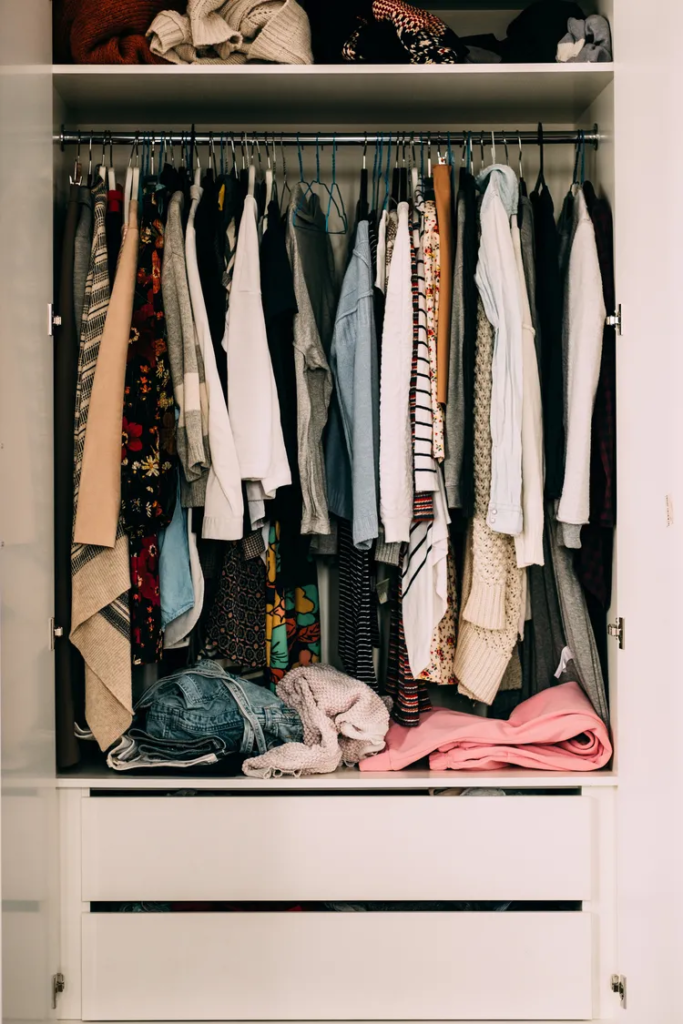 A Single Rod and Shelf
