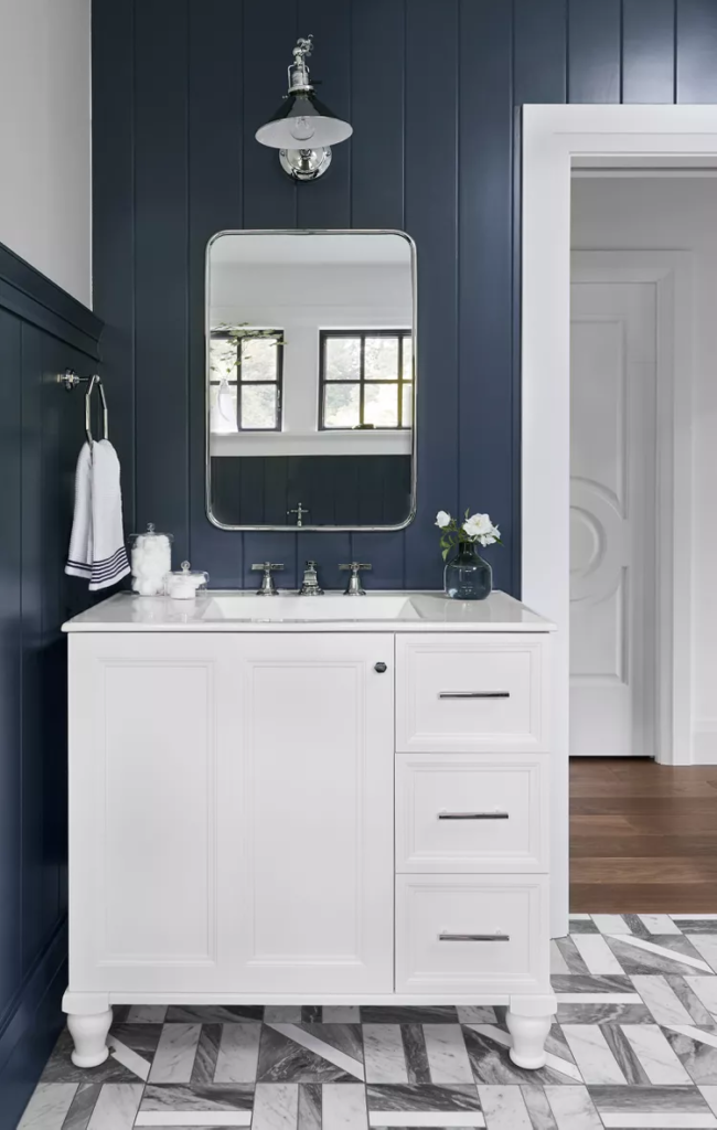 Small Vanity With Turned Legs