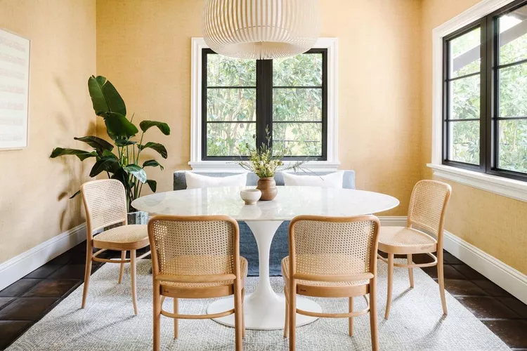 Streamline With a Pedestal Table