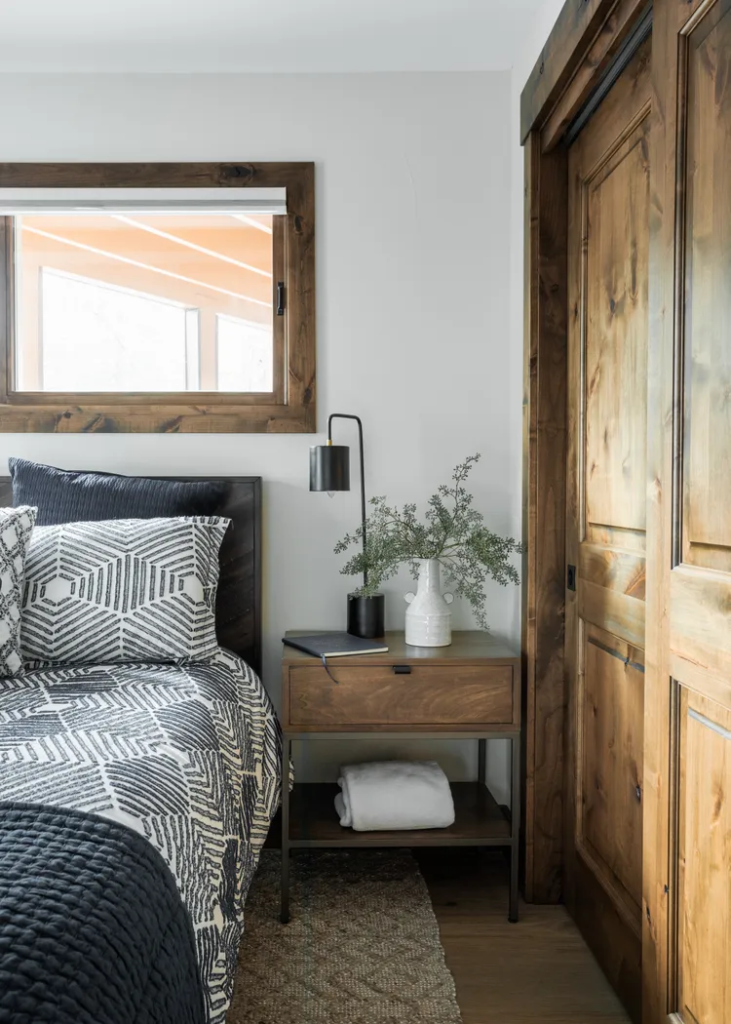 Benjamin Moore Pale Oak (OC-20)