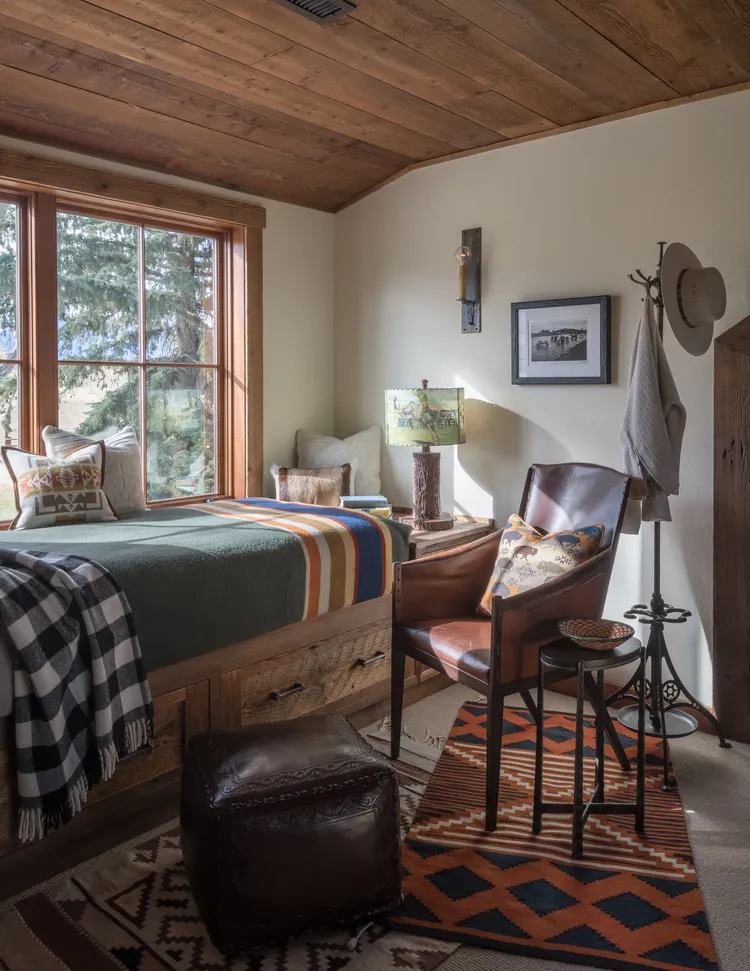 Sherwin-Williams Navajo White