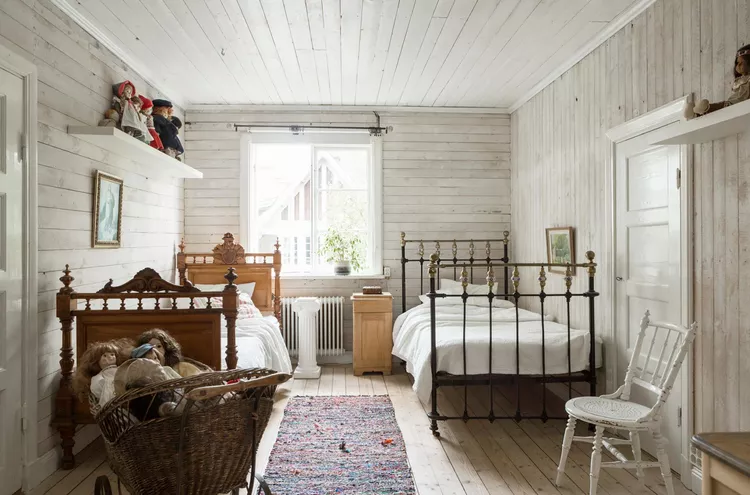 Pair Mismatched Bed Frames