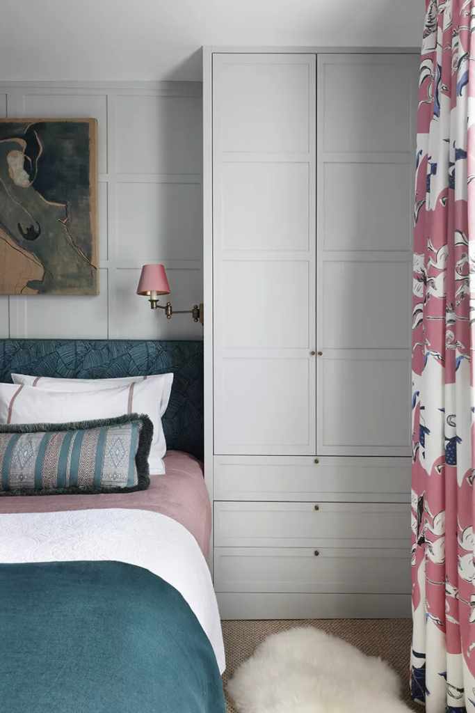 Center Bed on Longest Wall