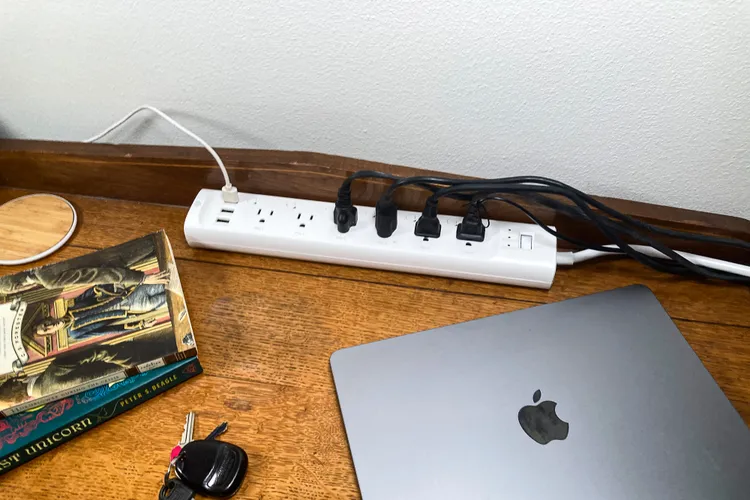 Works With Several Smart Hubs—Or None